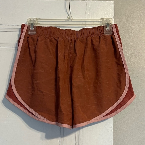 Nike DriFit Tempo Running Shorts Pink Medium - Picture 4 of 5